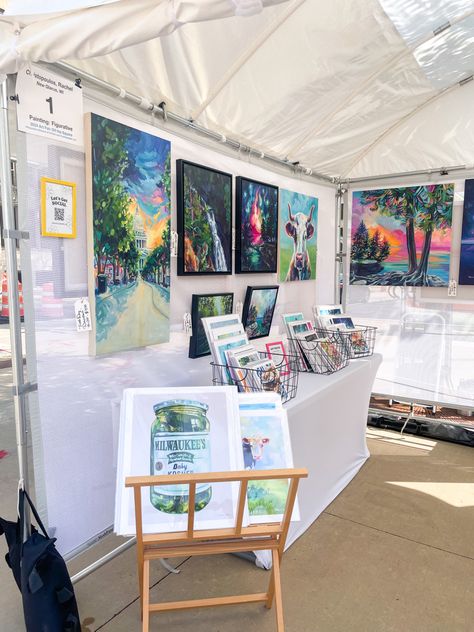 Outdoor Art Display Ideas, Art Show Set Up Booth Ideas, Art Show Booth Display Ideas, Art Vendor Booth Ideas, Stall Decoration Ideas Fair, Exhibition Display Ideas, Art Booth Display Ideas, Art Booth Display, Art Stand Display