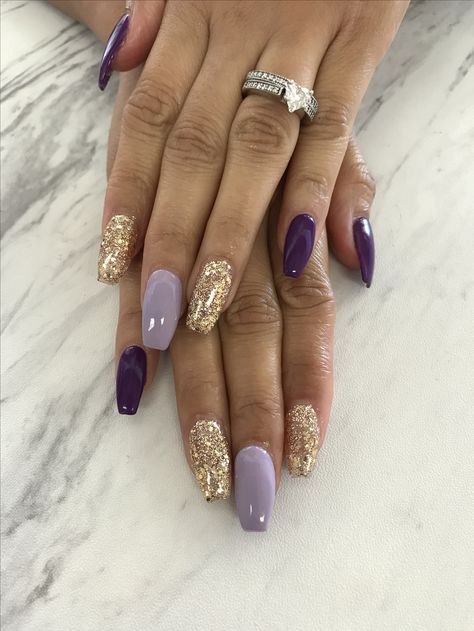 Purple and gold Good And Purple Wedding, Purple Fall Acrylic Nails, 2 Tone Purple Nails, Purple And Gold Dip Nails, Nail Art Designs Purple And Gold, Purple Nails With Gold Glitter, Nail Designs Purple And Gold, Purple Nails With Gold Accent, Purple And Gold Fall Nails