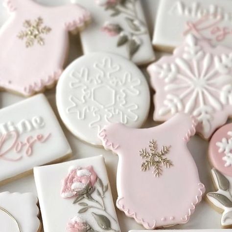 BasicWhiteBatchCookieCo on Instagram: "Snowy roses for this little snowflake. A January theme to remember. . The month is wierd. I always feel like ppl are jumping ahead to Spring. Fun to get a true Winter set. . . #snowyroses #snowcookies #snowflakecookies #babygirlcookies #babyonesie #babycookies" Snowflake On The Way, Baby Shower Snowflake Theme, A Little Snowflake Is On The Way Showers, Snowglobe Cookies, Snow Cookies, Snowflake Sugar Cookies, Onesie Cookies, Royal Iced Cookies