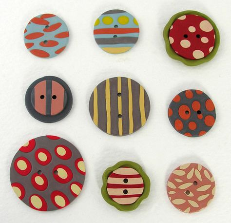 Botones Clay Buttons, Handmade Buttons, Polymer Clay Canes, Fimo Clay, Polymer Clay Projects, Polymer Clay Tutorial, Button Crafts, Polymer Clay Creations, Clay Tutorials