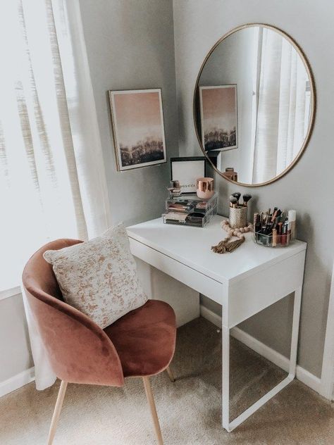 Vanity Style – MAMA A LA MODE #home #style Bilik Tidur Minimalis, Bilik Tidur Kecil, Idea Bilik Tidur, Bilik Tidur Perempuan, Reka Bentuk Bilik Tidur, Hiasan Dalaman Rumah, Reka Bentuk Dalaman, Teenage Room Decor, Hiasan Bilik Tidur