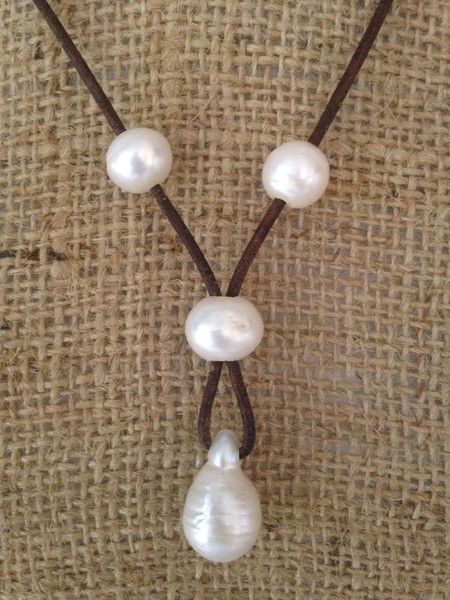 Pola Gelang, Pearl Leather, Diy Schmuck, Precious Jewelry, Drop Necklace, Jewelry Patterns, Leather Necklace, Jewelry Projects, Diy Necklace