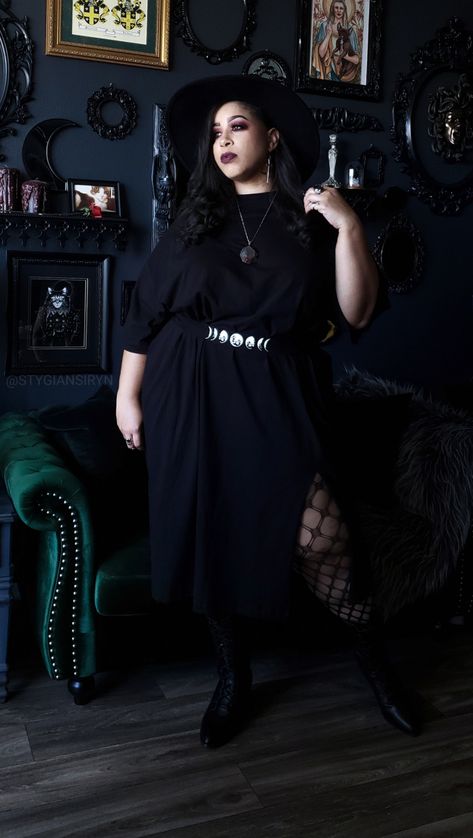 Under the Milky Way Tonight Witchy Style Modern Witch, Plus Size Witch Fashion, Modern Witch Aesthetic Outfit, Sorceress Aesthetic, Plus Size Goth Outfits, Plus Size Witchy Outfits, Plus Size Witch, Poc Goth, Modern Witch Fashion