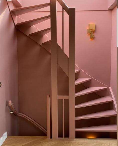 Painting Wooden Stairs, Attic Room Ideas, Open Trap, Open Stairs, Attic Bedroom Designs, House Staircase, Hallway Inspiration, Open Staircase, Attic Stairs