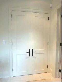 White Interior Doors With Black Hardware, Doors With Black Handles, White Bedroom Door, Bedroom Door Handles, White Interior Doors, Bedroom Closet Doors, Interior Door Styles, Trendy Door, Black Interior Doors