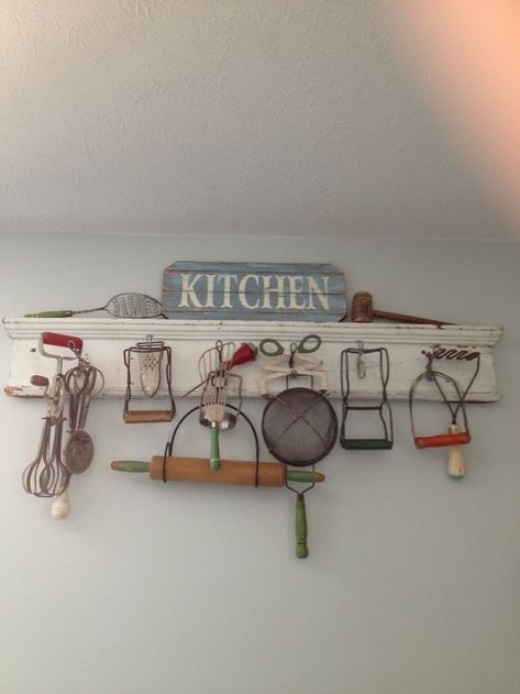 20 Ultra-Chic Vintage Kitchen Ideas Inspired by the Last Mid-Century! Vintage Kitchen Utensils, Primitive Kitchen, Ideas Hogar, Creation Deco, Antique Kitchen, Kitchen Design Decor, Chic Kitchen, Kitchen Decorating, Shabby Chic Kitchen