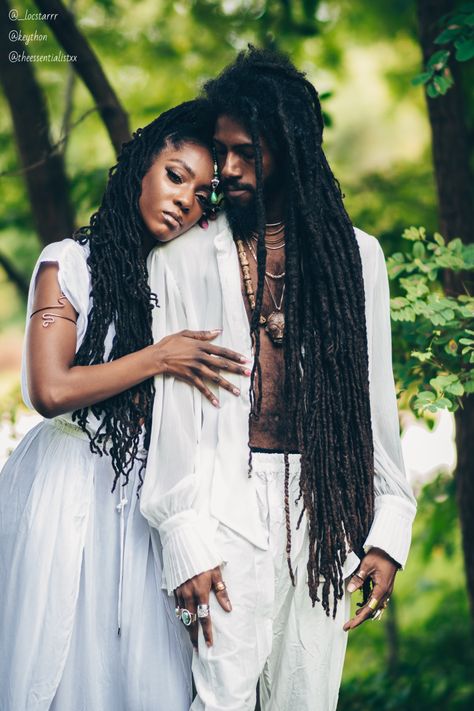 Rasta Wedding, Man With Locs, Hippie Couple, Dreadlocks Men, Rasta Man, Black Hippy, Afro Punk Fashion, Jamaican Culture, Dreads Girl