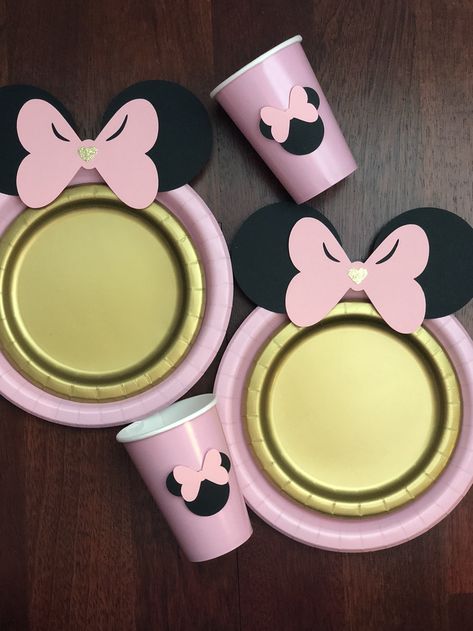 Minnie Mouse Table Setting, Twodooles Birthday, Minnie Mouse Table, Minnie Mouse Gifts, Minnie Mouse Birthday Theme, Minnie Mouse Birthday Decorations, Minnie Mouse Birthday Cakes, Minnie Mouse 1st Birthday, Minnie Mouse Theme