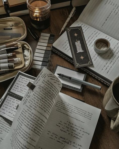 Work Desks, Academic Aesthetic, 20 Aesthetic, Academia Aesthetics, Aesthetic Dark Academia, Bookstagram Inspiration, Study Board, Academic Motivation, Study Motivation Inspiration