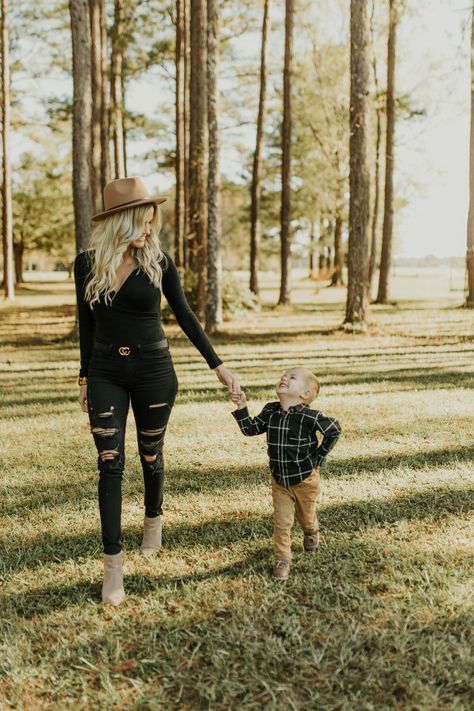 Mom Son Winter Photoshoot, Fall Outfits Mom And Son, Fall Family Photos Mom And Daughters, Mommy And Me Pumpkin Patch Outfits, Cousin Fall Picture Ideas, Mother Son Fall Photos, Mommy And Me Fall Photo Shoot Outfits, Fall Pictures Mom And Son, Single Mom Fall Photo Shoot