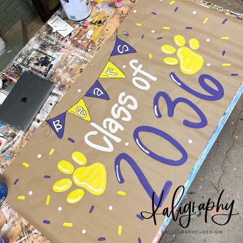 High School Banner Ideas, Welcome Back Seniors Poster, Class Posters Pep Rally 2024, Senior Parade Posters, Senior Parade Poster Ideas, Football Posters High School Ideas Diy, Class Flag Ideas, Freshman Banner Ideas, Class Banners Ideas High Schools