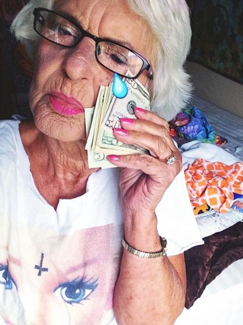 Old People Funny Pictures, Awe Reaction Pic, Baddie Grandma, Funny Old Lady Pictures, Old Lady Pictures, Rich Old Lady, Old White Lady, Cute Old Lady, Old Lady Funny