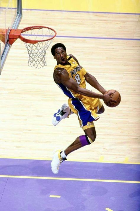 Kobe Bryant with a reverse breakaway dunk in LA. Kobe Brayant, Cabrio Vw, Kobe Bryant Lakers, Mvp Basketball, Kobe Bryant Michael Jordan, Nba Photos, Kobe Bryant Quotes, Nice Patterns, Kobe Bryant Poster