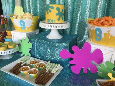 Sofi’s Slime Party | CatchMyParty.com Slime Party Food Ideas, Slime Party Ideas Decoration, Slime Birthday Party Ideas, Slime Theme, Slime Birthday Party, Slime Birthday, Party Food Themes, Slime Party, 8th Birthday