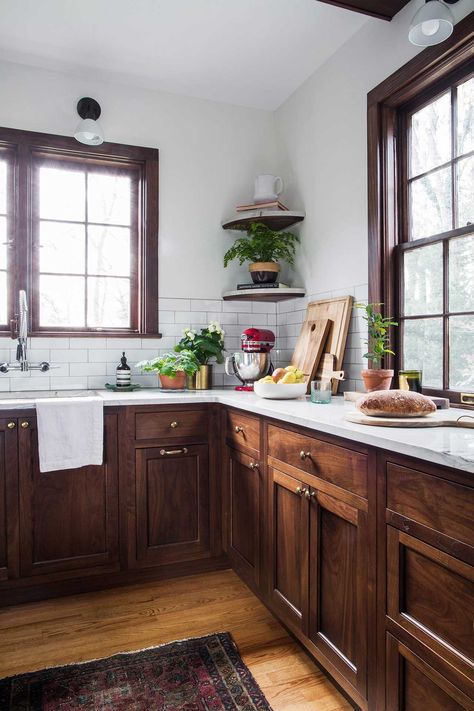 Cottage Kitchen Dark Cabinets, Mahogany Kitchen Cabinets Farmhouse, Small Kitchen Victorian, Kitchen Design Dark Wood Cabinets, Dark Wood Kitchen Inspiration, Dark Wood Kitchen Aesthetic, Dark Kitchen Wood Cabinets, Kitchen Ideas With Dark Wood Cabinets, Open Wall Cabinets Kitchen