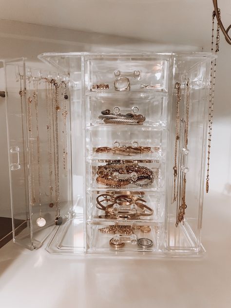 Organizing Jewelry On Dresser, Jewelry Organizer For Dresser Top, Organizer For Jewelry, Clear Acrylic Jewelry Organizer, College Jewelry Organizer, Jewelry Organizer Acrylic, Clear Jewelry Organizer, Jewelry Organizer Aesthetic Minimalist, Jewelry Organizer Aesthetic Bedroom