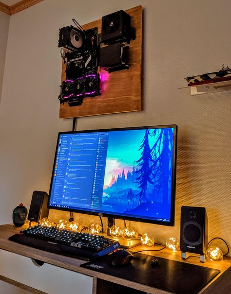 I decided to wall mount my PC and it turned out great! Wall Computer, Wall Mounted Pc, Pc Builds, Setup Gamer, Diy Dresser Makeover, Build A Wall, Custom Computer, Diy Accent Wall, Pc Table