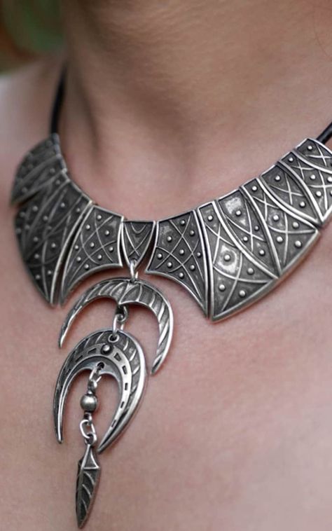 Celtic Viking, Bracelet Viking, Norse Jewelry, Horseshoe Necklace, Arrow Pendant, Estilo Hippie, Viking Necklace, Bib Necklaces, Viking Jewelry