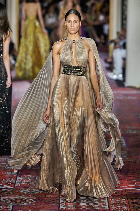 Costumes Faciles, Zuhair Murad Bridal, Zuhair Murad Haute Couture, Egyptian Fashion, Elastic Dress, Beachy Dresses, 2019 Couture, Gold Gown, Gareth Pugh