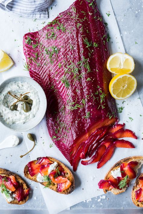 Salmon Serving Ideas, Beetroot Gravlax Salmon, Gravlax Salmon Recipes, Beet Salmon, Salmon Gravlax Recipe, Beetroot Salmon, Christmas Salmon, Gravlax Salmon, Side Of Salmon