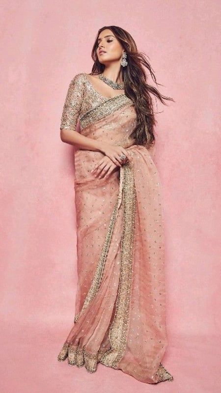 Stylish Sarees Party Wear, Indian Saree Designs, Actress Photoshoot, Top Lehenga, Farewell Sarees, Engagement Saree, Rhea Kapoor, Tara Sutaria, Indian Wedding Gowns