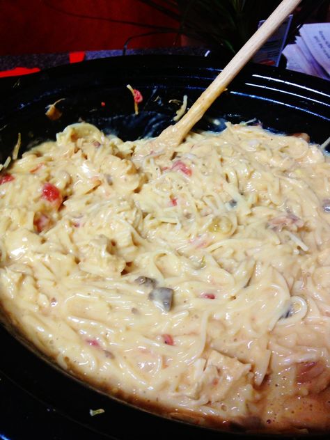 Chicken Spaghetti Recipe With Velveeta, Chicken Spaghetti Velveeta, Crock Pot Chicken Spaghetti, Crockpot Cheesy Chicken, Rotel Chicken Spaghetti, Crockpot Chicken Spaghetti, Chicken Spaghetti Recipe, Cheesy Chicken Spaghetti, Chicken Spaghetti Recipes