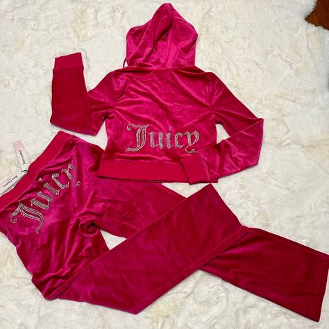 Juicy Couture Rhinestones Velour Hoodie And Pant Are Brand New With Tags Still Attached Color Is Hot Pink Size : L Made In China Juicy Couture Red Tracksuit, Pink Juicy Couture Track Suit Aesthetic, Juicy Couture Fits, Juicy Contour Tracksuit, Juicy Tracksuit Aesthetic, Juice Couture Tracksuit, Juicy Couture Track Suit Outfits, Juicy Clothing, Hot Pink Things