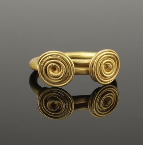 ANCIENT CELTIC GOLD RING - CIRCA 50BC Princess Cut Diamond Earrings, Viking Jewellery, Ancient Jewellery, Ancient Vikings, Historical Jewellery, Jewelry Design Inspiration, Medieval Jewelry, Jewelry Tags, 11th Century