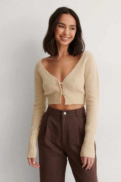 Ribbed Cardigan Outfit, Fitted Cardigan Outfit, Beige Cardigan Outfit, Brown Cardigan Outfit, Knit Trends, Cropped Cardigan Outfit, Crop Cardigan Outfit, Cardigan Outfit Aesthetic, Cropped Outfits