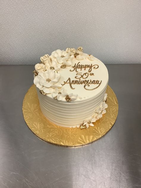 50th Wedding Anniversary Gold And White, 50th Birthday Cake White And Gold, 50th Anniversary Cakes Buttercream, 50th Anniversary Wedding Cakes, Gold Buttercream Flowers, Decoration For 50th Anniversary, Cake Design For Anniversary Simple, Cake 25 Anniversary, 50th Anniversary Floral Arrangements