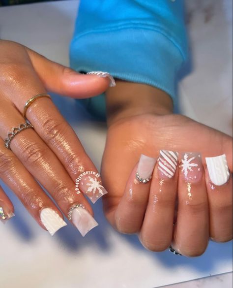 Simple Spring Nail Ideas, White Short Nails, Makeup 2023, Ny Nails, Popular Nail Art, Short Gel Nails, Spring Nail Trends, Spring Nail Colors, Girly Acrylic Nails