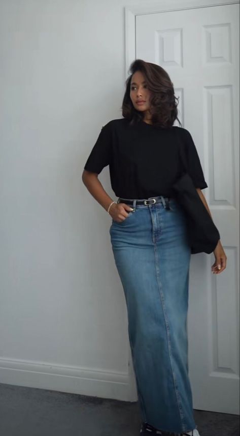 amazon find's out!! the shippest skirt all over the internet!! Modest Style Christian, Modest Casual Outfits, Looks Jeans, Modesty Outfits, Cute Modest Outfits, Denim Skirt Outfits, Skandinavian Fashion, Downtown Outfits, Stylish Work Attire