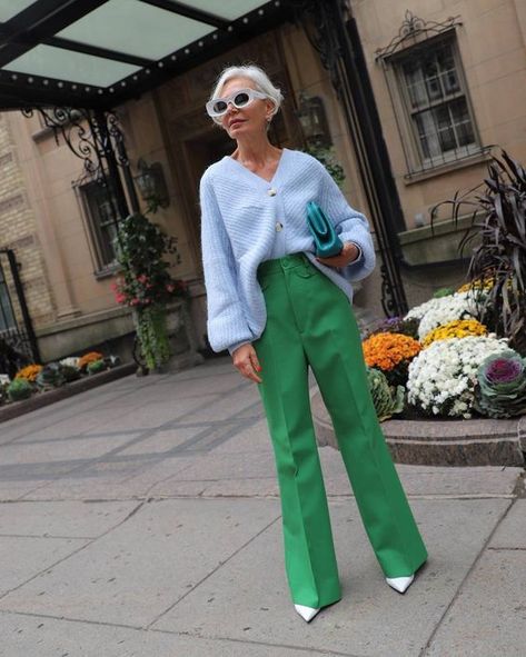 Outfits With Trousers, Grece Ghanem, Trouser Outfit, Green Trousers, Modieuze Outfits, Trouser Style, Green Pants, Colourful Outfits, Work Attire