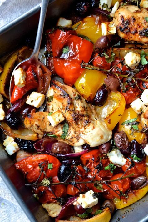 Chicken Traybake, Tray Bake Recipes, Easy Mediterranean Diet Recipes, Greek Dishes, Greek Chicken, Mediterranean Dishes, Idee Pasto Sano, Mediterranean Diet Recipes, Chicken Dishes Recipes