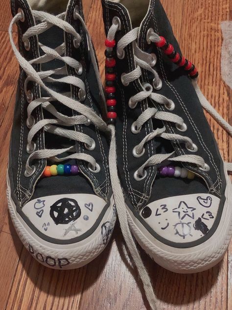 I Like Women, Diy Converse, Alt Shoes, Converse Design, Converse Aesthetic, Pop Punk Fashion, Custom Shoes Diy, Diy Sneakers, Custom Converse