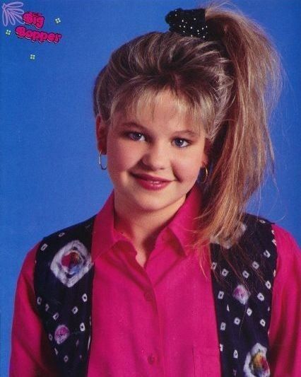 DJ Tanner frosted side ponytail: | Ranking The 13 Most Important Celeb Ponytails Of The '90s 80's Hairstyle, Vintage Aesthetic Outfits, 90s Haircuts, 1980s Hair, Old Hairstyles, Fuller House, 80s Hair, Side Ponytail, 90s Hairstyles