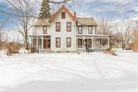 c.1900 Farmhouse For Sale w/ Barn, Outbuildings on 3.16 Acres in Wadsworth OH $250,000 - #farmhouses #minifarms #hobbyfarms Colonial Farmhouse Exterior, Farmhouse Design Exterior, Detached 2 Car Garage, 1920s Farmhouse, 1900 Farmhouse, Barn Remodel, Colonial Farmhouse, Farmhouse Renovation, Sims 4 House Building