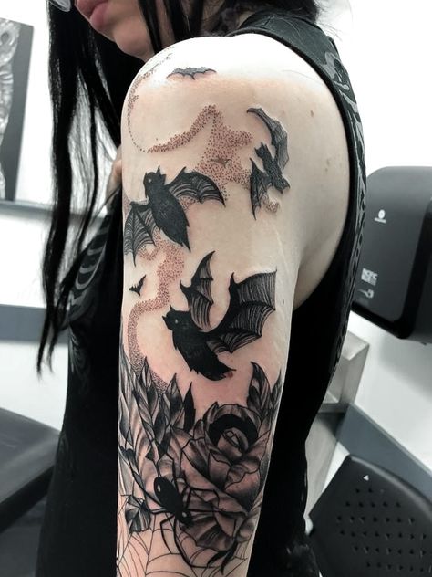 Temporary Tattoos Diy, Goth Tattoo, Bat Tattoo, Tattoo Henna, Wicked Tattoos, Inspiration Tattoos, Spooky Tattoos, Gothic Tattoo, Halloween Tattoo