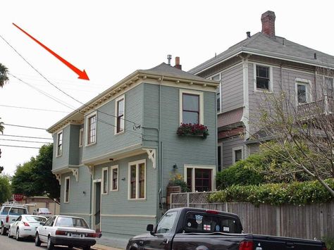 Spite-Houses - built out of spite! Don't upset your neighbours or they might just build a house in front of yours! Spite House, Alameda California, Crazy Houses, Brick And Mortar, House Built, Small Home, Country Living, The Guardian, Economics