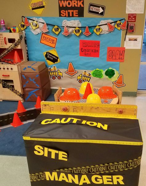 Construction Theme Dramatic Play, Dramatic Play Construction Site, Construction Pretend Play, Construction Dramatic Play Preschool, Construction Dramatic Play, Role Play Areas Eyfs, Dramatic Play Ideas, Play Town, Construction Theme Preschool