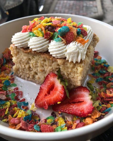 Fruity Pebble Tres Leches Cake, Fruity Pebbles Tres Leches Cake, Dessert Mexican, Fruity Pebble, Leches Cake, Tres Leches Cake, Kiss The Cook, Fruity Pebbles, Tres Leches