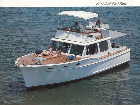 Cabin Cruisers For Sale, Cabin Cruiser Boat, Duck Boat Blind, Wooden Boats For Sale, Utility Boat, Runabout Boat, Wood Boat Plans, Cruiser Boat, Classic Wooden Boats