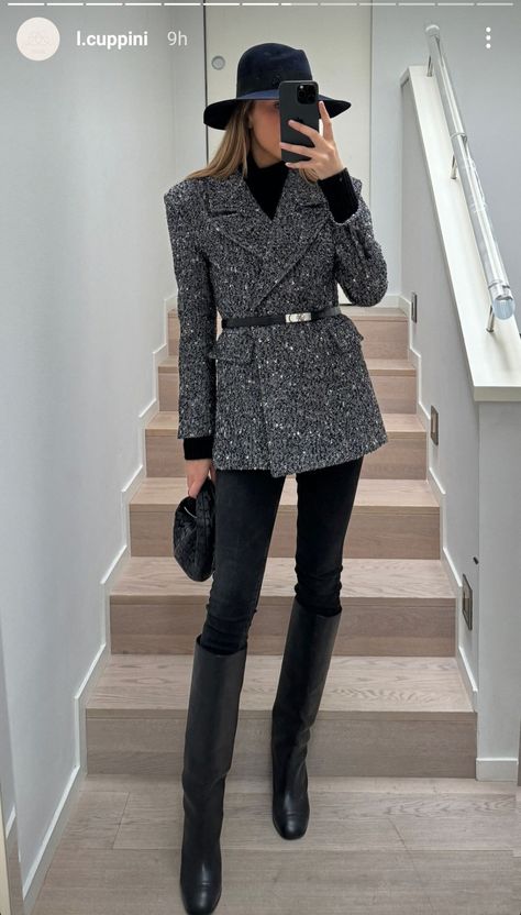 Tweed Coat Outfit, Long Tweed Coat, Modern Workwear, Business Casual Style, Coat Elegant, Tailored Coat, Office Outfit, Fashion Business Casual, Tweed Coat