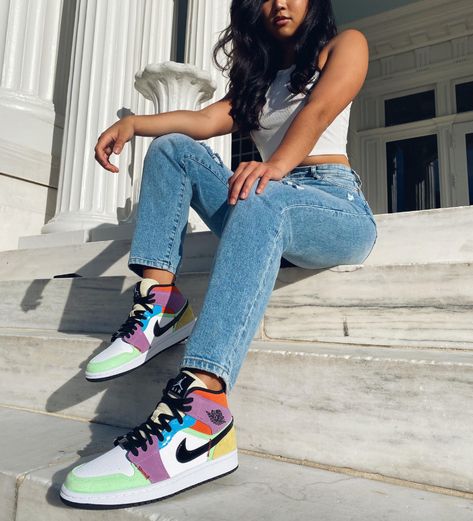 Sneakers Release- Air Jordan 1 Mid “Lightbulb” Multicolor Outfits With Air Jordans, Jordan 1 Mid Outfit, Jordan Outfits Womens, Air Jordan 1 Outfit Women, Air Jordan Outfit, Outfits With Jordan 1s Fashion Styles, Air Jordan 1 Women, Обувь Air Jordan, Multicolor Sneakers