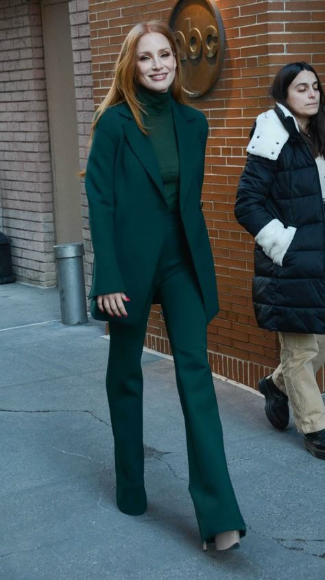 Jessica Chastain Red Carpet Looks, Celebrity Business Style, Women Suits Green, Jessica Chastain Fashion, Soft Classic Office Style, Classic Style Celebrities, Jessica Chastain Suit, Jessica Suits Outfits, Actresses In Suits