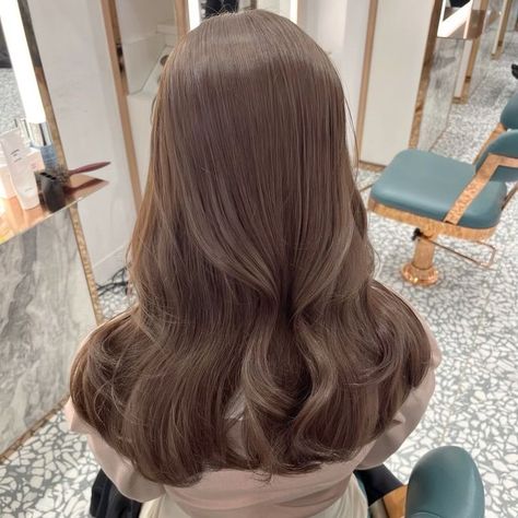 Milky Brown Hair, Korean Hair Color, Hair Color Chocolate, Brown Hair Inspo, Chocolate Hair, Pretty Hair Color, Shot Hair Styles, Korean Girl Fashion, Good Hair Day