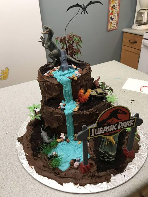 Jurassic Park Birthday Cake, Fête Jurassic Park, Jurassic Park Cake, Jurassic World Cake, Festa Jurassic Park, Jurassic Park Birthday Party, Red Birthday Cakes, Jurassic Park Party, Jurassic Park Birthday