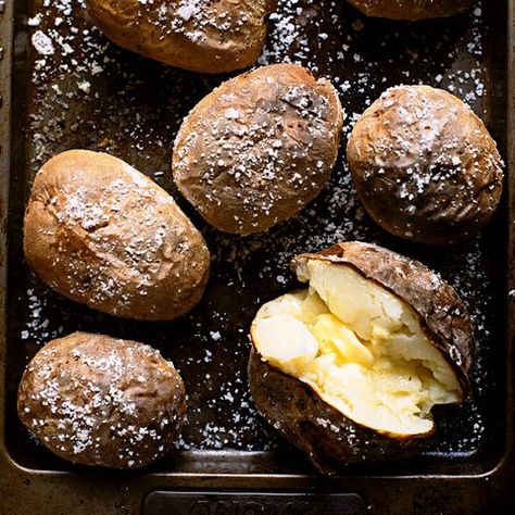 Bonfire Party Food, Bonfire Night Recipes, Bonfire Food, Bonfire Night Food, Baked Potato Recipe, Fireworks Night, Guy Fawkes Night, Red Magazine, Perfect Baked Potato