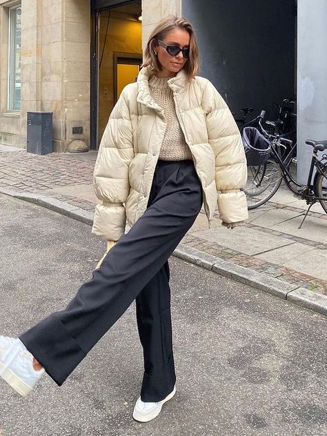 The Shoe Quotes You Need in Your Life | Who What Wear Bekväma Outfits, Vestiti Edgy, Fall Memes, Mode Hipster, Cold Outfits, Tumblr Outfits, Ținută Casual, Mode Ootd, Puffy Jacket