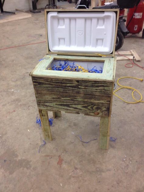 Rustic cooler as an Ag Mechanics project.  Almost like a 21st century ice box. Dyersburg FFA - www.OneLessThing.net Ffa Shop Projects, Ag Mech Projects Wood, Ffa Projects Ideas, Ag Mech Projects, Ag Mechanics Projects Ideas, Sae Projects, Ffa Projects, Agriculture Education Classroom, Agriculture Classroom